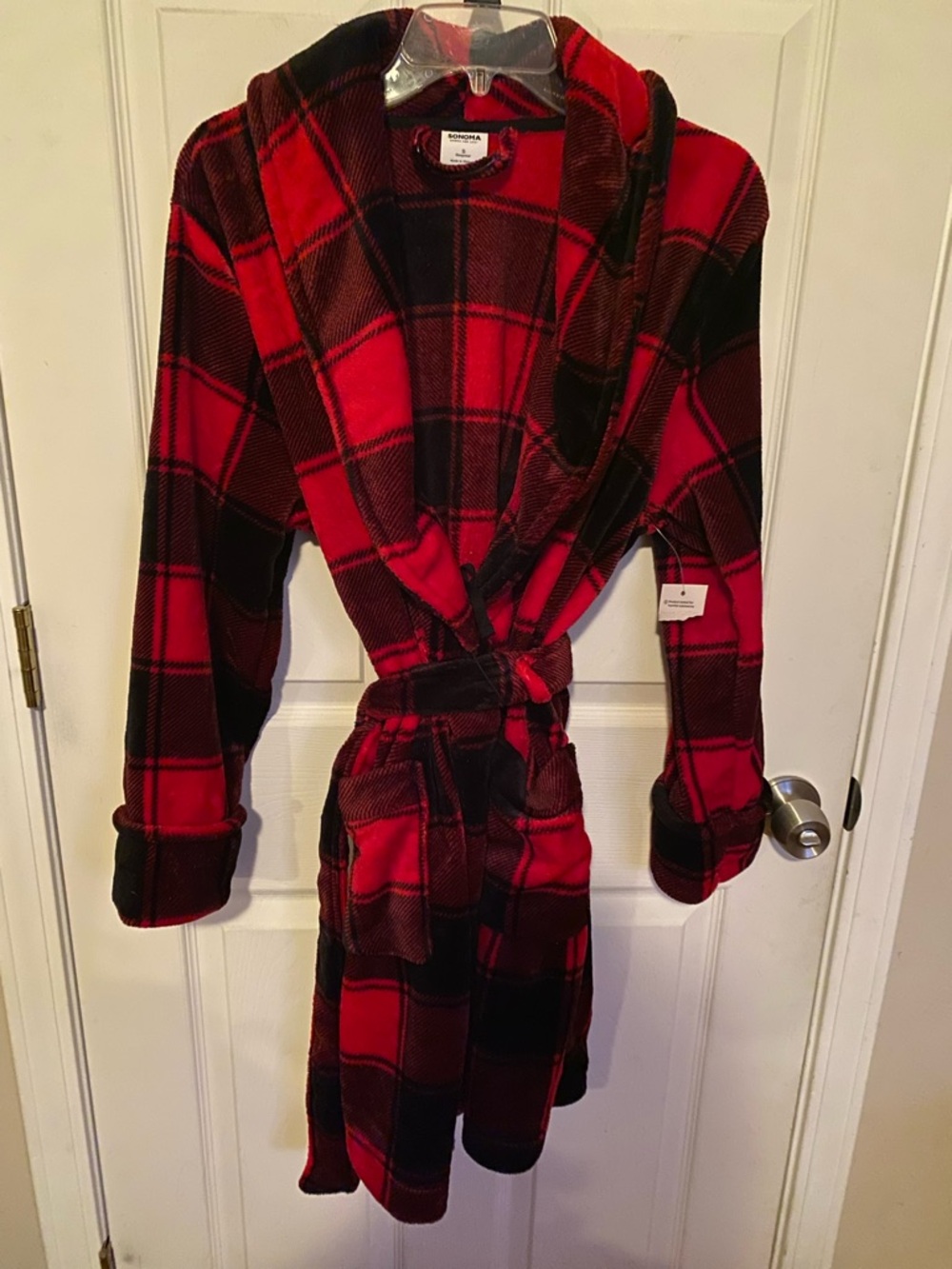 SONOMA Red and Black Plaid Fleece Robe